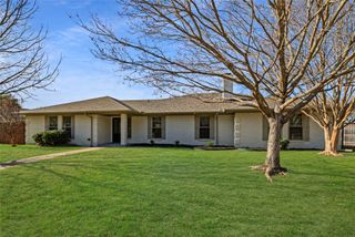 5620 Ledgestone Drive, Fort Worth, TX 76132