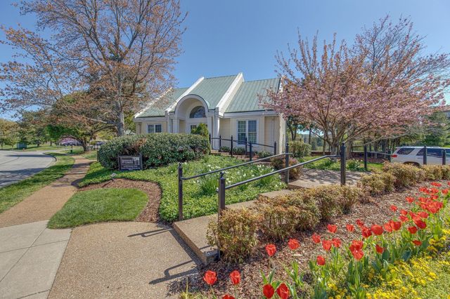 207 Ashlawn Ct, Nashville, TN 37215