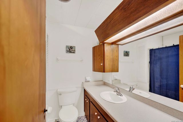 137 Hilltop Loop East, Lakehills, TX 78063