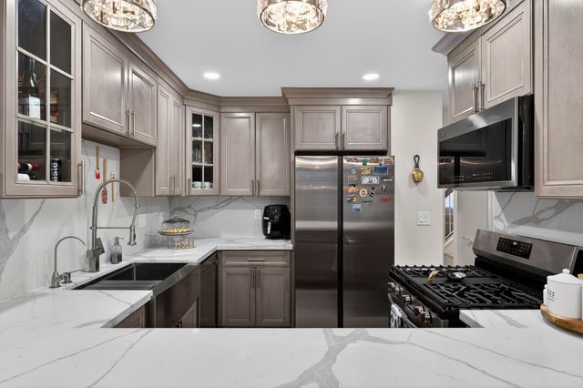 903 Appian Knoll Ct, El Sobrante, CA 94803