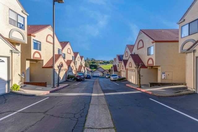 903 Appian Knoll Ct, El Sobrante, CA 94803