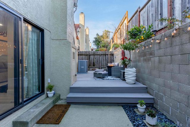 903 Appian Knoll Ct, El Sobrante, CA 94803