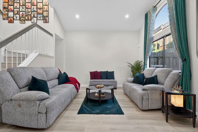 903 Appian Knoll Ct, El Sobrante, CA 94803