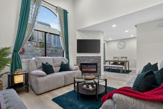 903 Appian Knoll Ct, El Sobrante, CA 94803