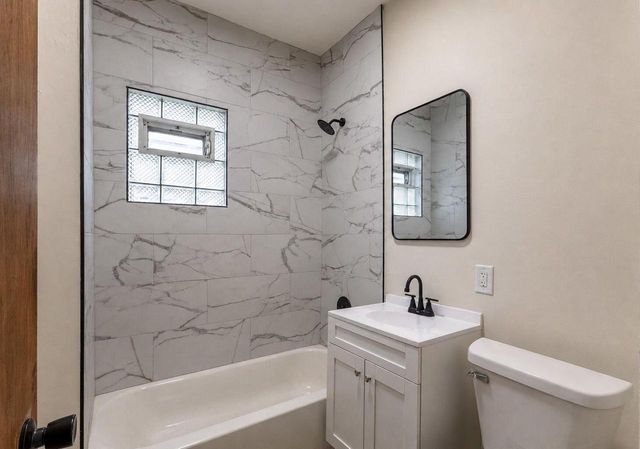 3809 N 15th STREET, Milwaukee, WI 53206