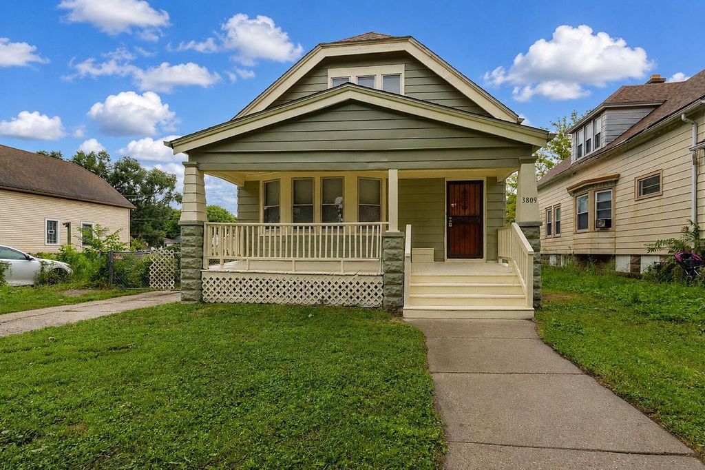 3809 N 15th STREET, Milwaukee, WI 53206