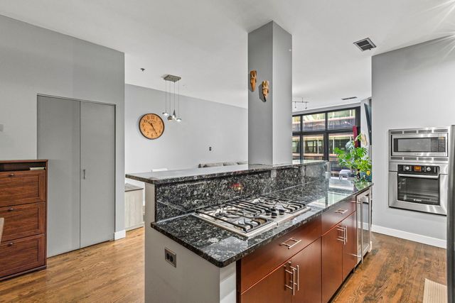 130 S CANAL Street 814, Chicago, IL 60606