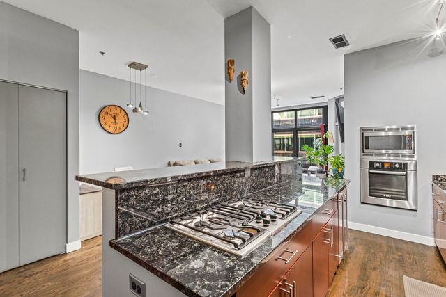 130 S CANAL Street 814, Chicago, IL 60606