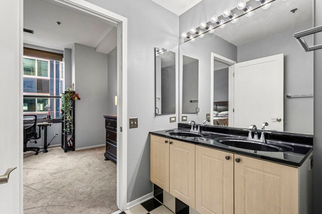 130 S CANAL Street 814, Chicago, IL 60606