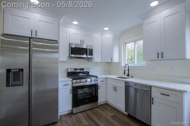 31000 Fall, Fraser, MI 48026