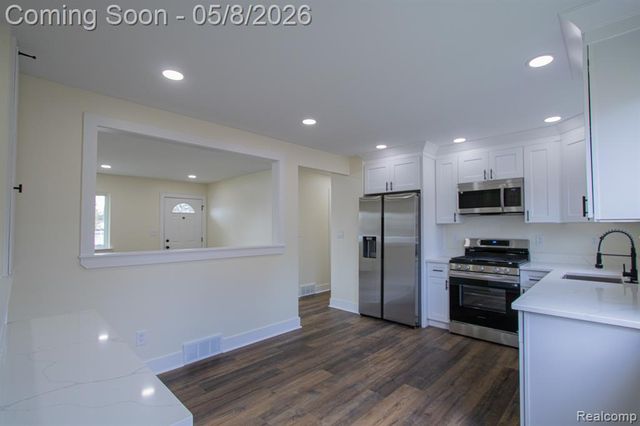 31000 Fall, Fraser, MI 48026