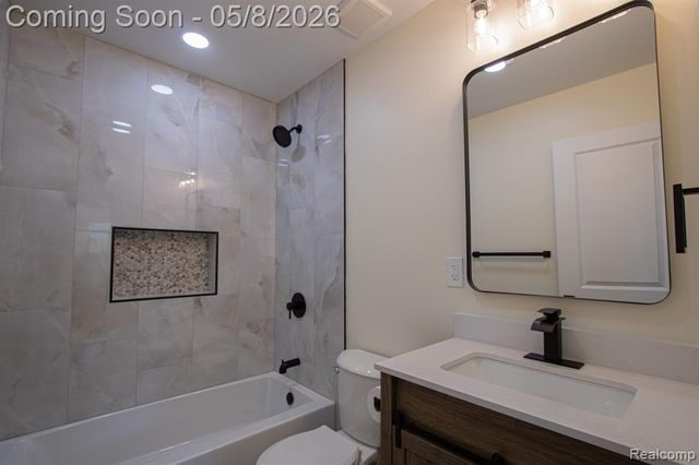 31000 Fall, Fraser, MI 48026