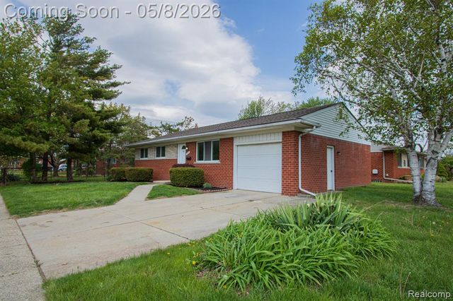 31000 Fall, Fraser, MI 48026