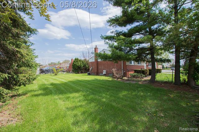 31000 Fall, Fraser, MI 48026