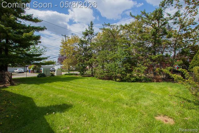 31000 Fall, Fraser, MI 48026