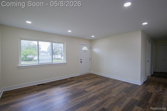 31000 Fall, Fraser, MI 48026