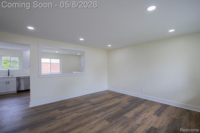 31000 Fall, Fraser, MI 48026