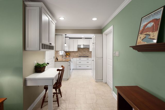 1240 Bar Harbor Terrace, Northbrook, IL 60062