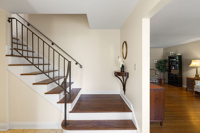 1240 Bar Harbor Terrace, Northbrook, IL 60062