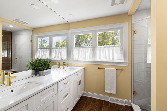 1240 Bar Harbor Terrace, Northbrook, IL 60062