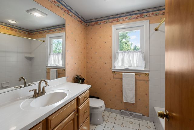 1240 Bar Harbor Terrace, Northbrook, IL 60062