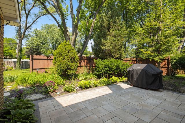 1240 Bar Harbor Terrace, Northbrook, IL 60062