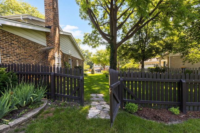 1240 Bar Harbor Terrace, Northbrook, IL 60062