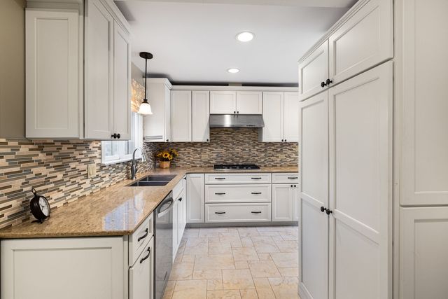 1240 Bar Harbor Terrace, Northbrook, IL 60062