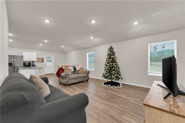 5528 Steamboat Avenue, Springdale, AR 72764