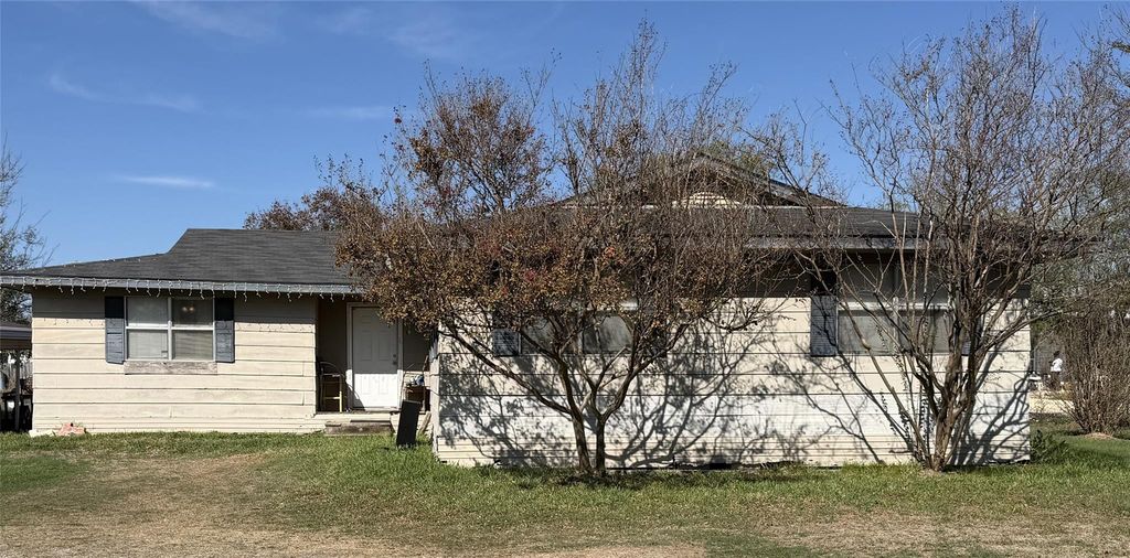 1046 State Highway 21 W Highway, Cedar Creek, TX 78612