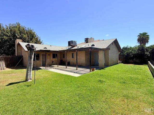 5809 Lugene Avenue, Bakersfield, CA 93313