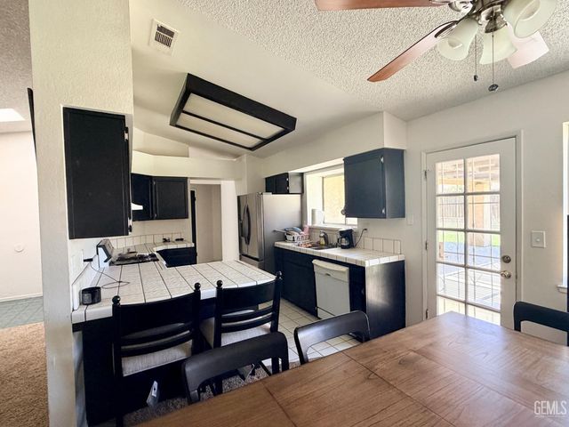 5809 Lugene Avenue, Bakersfield, CA 93313