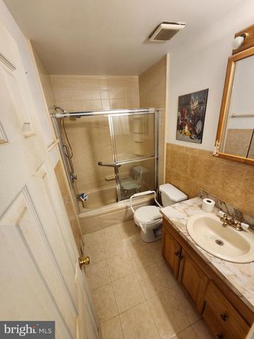 1317 BARNABY TER SE, Washington, DC 20032