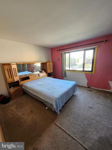 1317 BARNABY TER SE, Washington, DC 20032