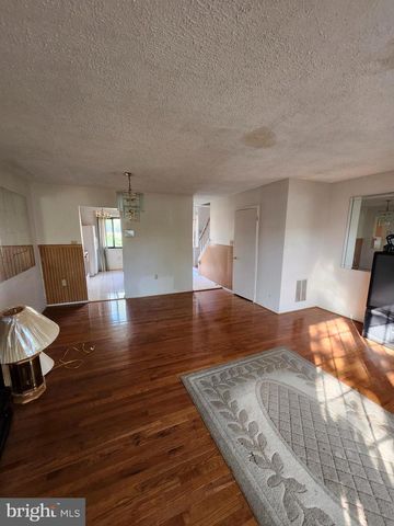 1317 BARNABY TER SE, Washington, DC 20032