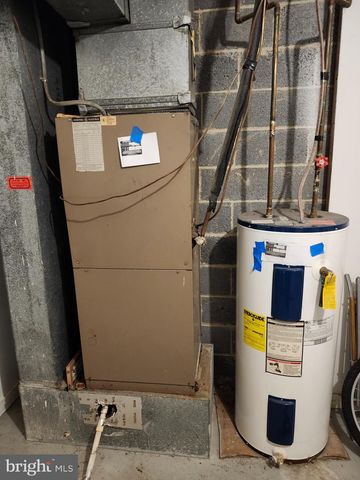1317 BARNABY TER SE, Washington, DC 20032