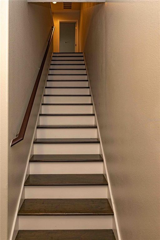 Image 11 of property listing at 3039 RODRICK CIRCLE, Orlando, FL 32824