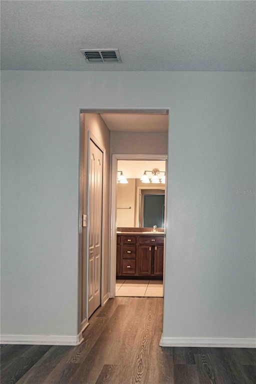 Image 14 of property listing at 3039 RODRICK CIRCLE, Orlando, FL 32824