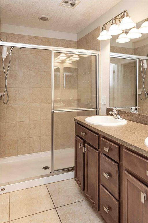 Image 15 of property listing at 3039 RODRICK CIRCLE, Orlando, FL 32824