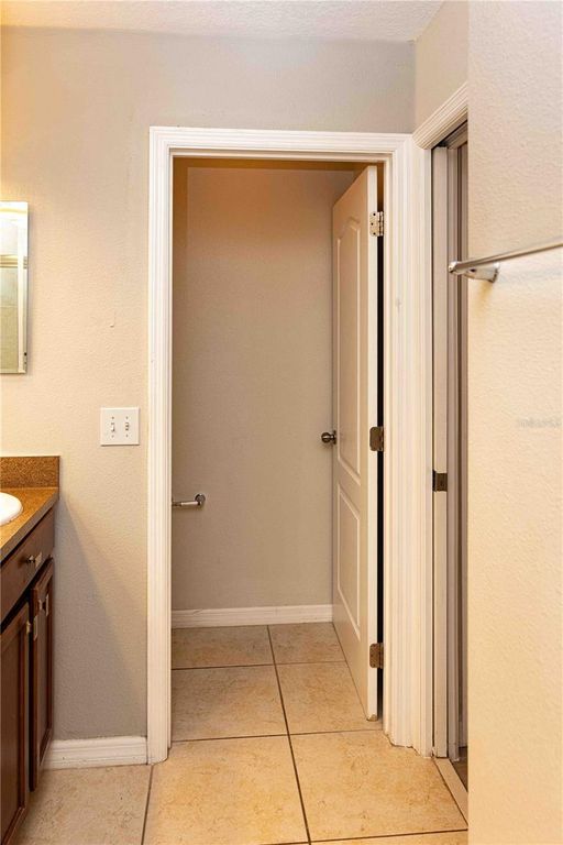 Image 16 of property listing at 3039 RODRICK CIRCLE, Orlando, FL 32824