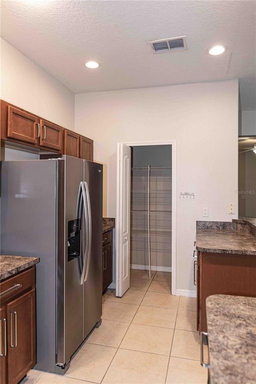 Image 4 of property listing at 3039 RODRICK CIRCLE, Orlando, FL 32824