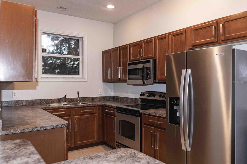 Image 6 of property listing at 3039 RODRICK CIRCLE, Orlando, FL 32824