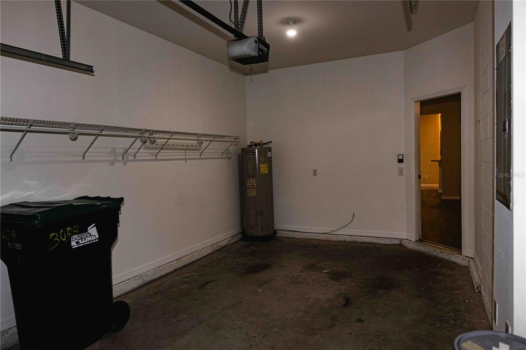 Image 10 of property listing at 3039 RODRICK CIRCLE, Orlando, FL 32824