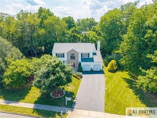 18 Loveland Court, East Windsor, NJ 08512
