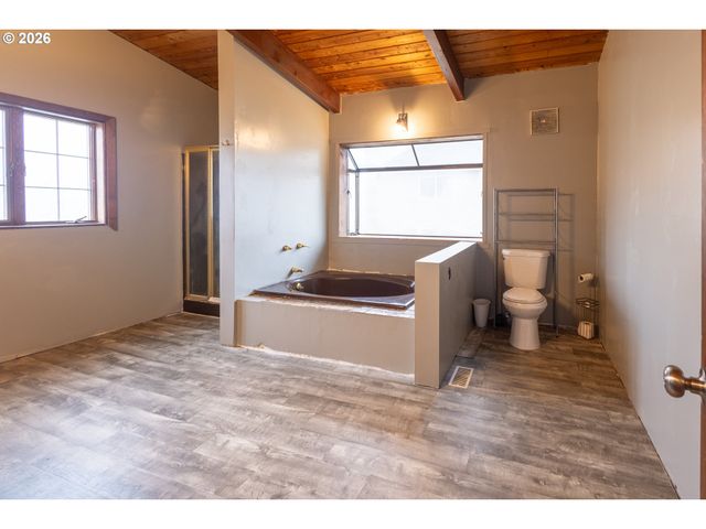 34035 Se ELM St, Scappoose, OR 97056