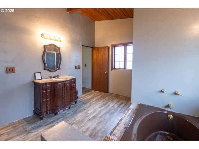 34035 Se ELM St, Scappoose, OR 97056