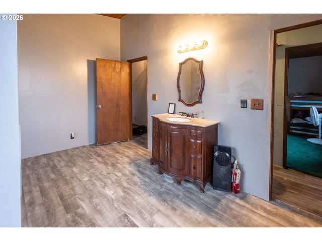 34035 Se ELM St, Scappoose, OR 97056