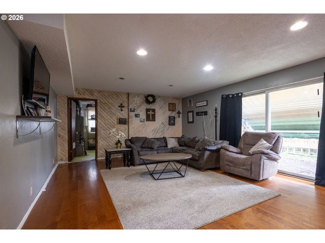 34035 Se ELM St, Scappoose, OR 97056