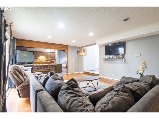 34035 Se ELM St, Scappoose, OR 97056