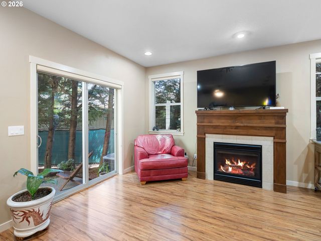 11352 Sw HALLMARK Ter, Tigard, OR 97223
